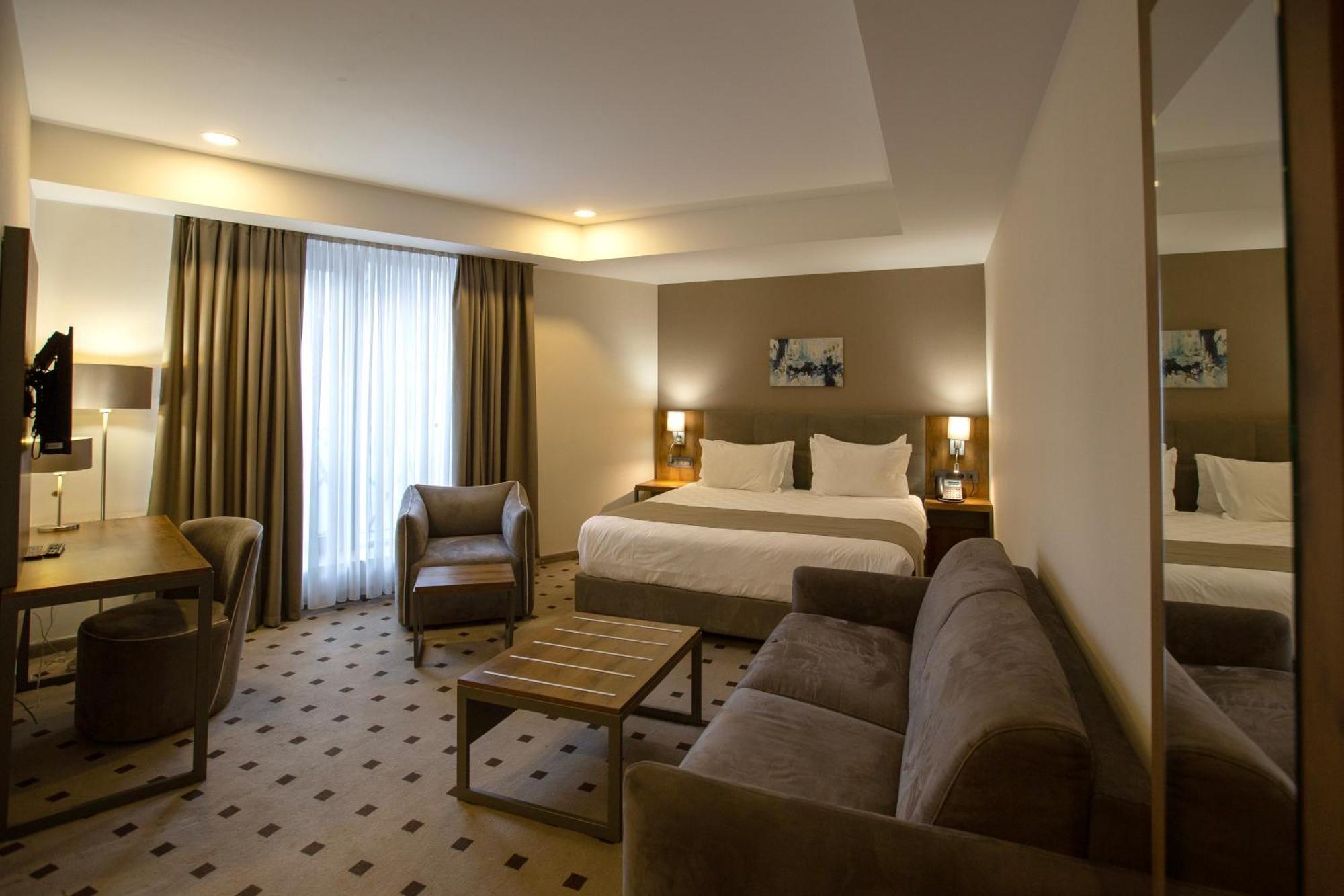 Avenue Hotel Tbilisi Exteriör bild