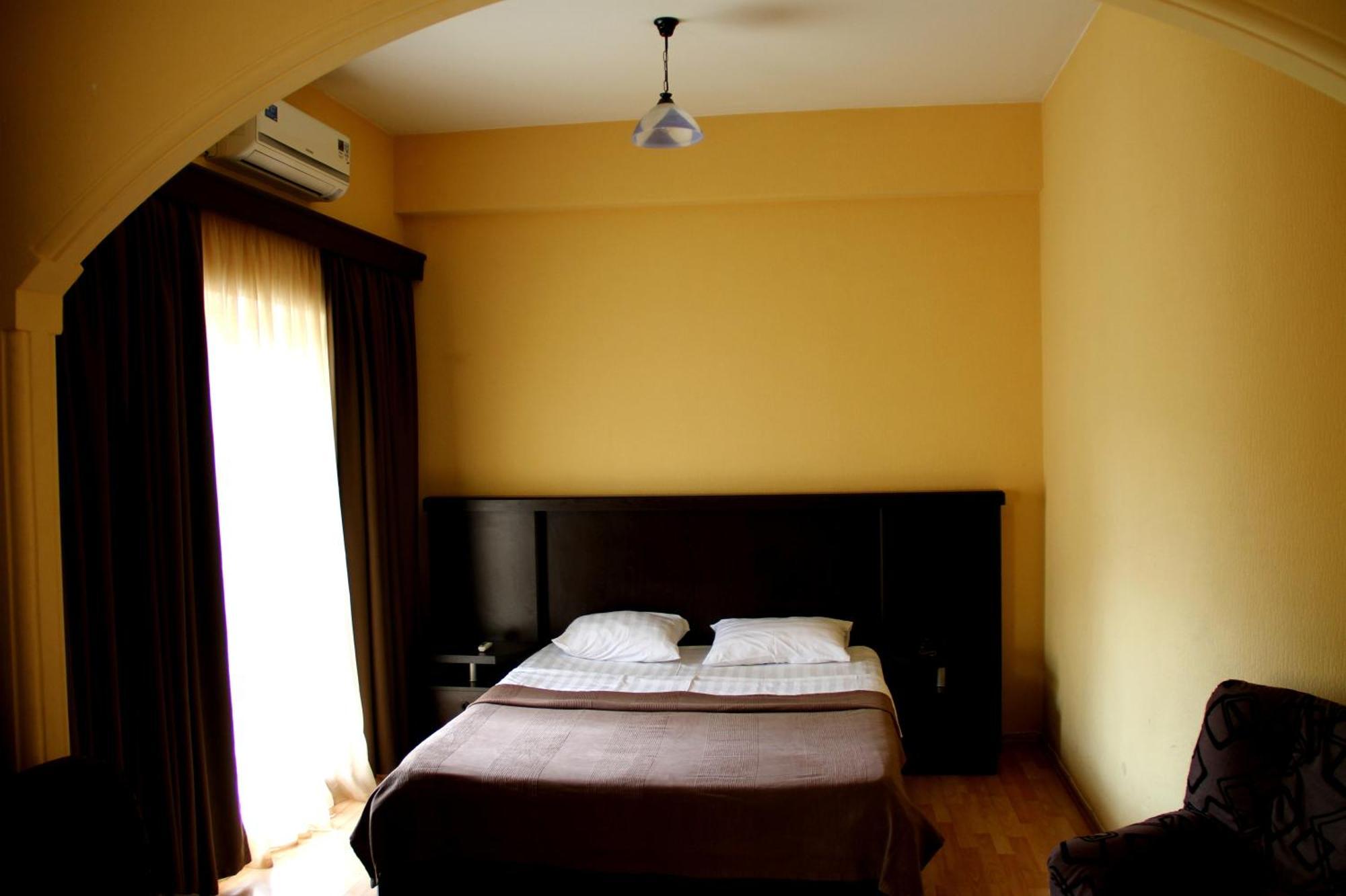 Avenue Hotel Tbilisi Exteriör bild