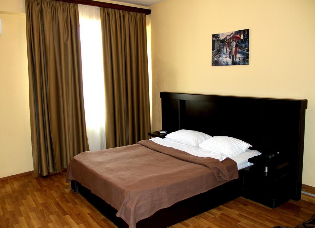 Avenue Hotel Tbilisi Rum bild