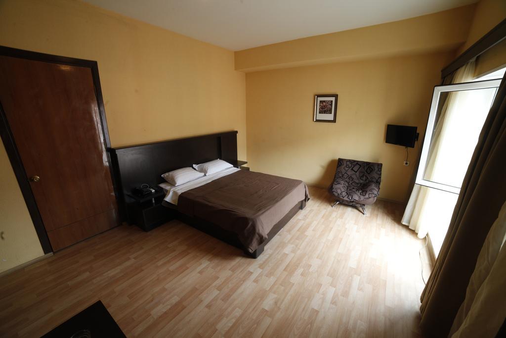 Avenue Hotel Tbilisi Rum bild