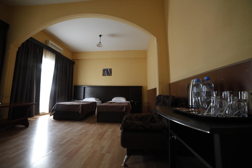 Avenue Hotel Tbilisi Rum bild