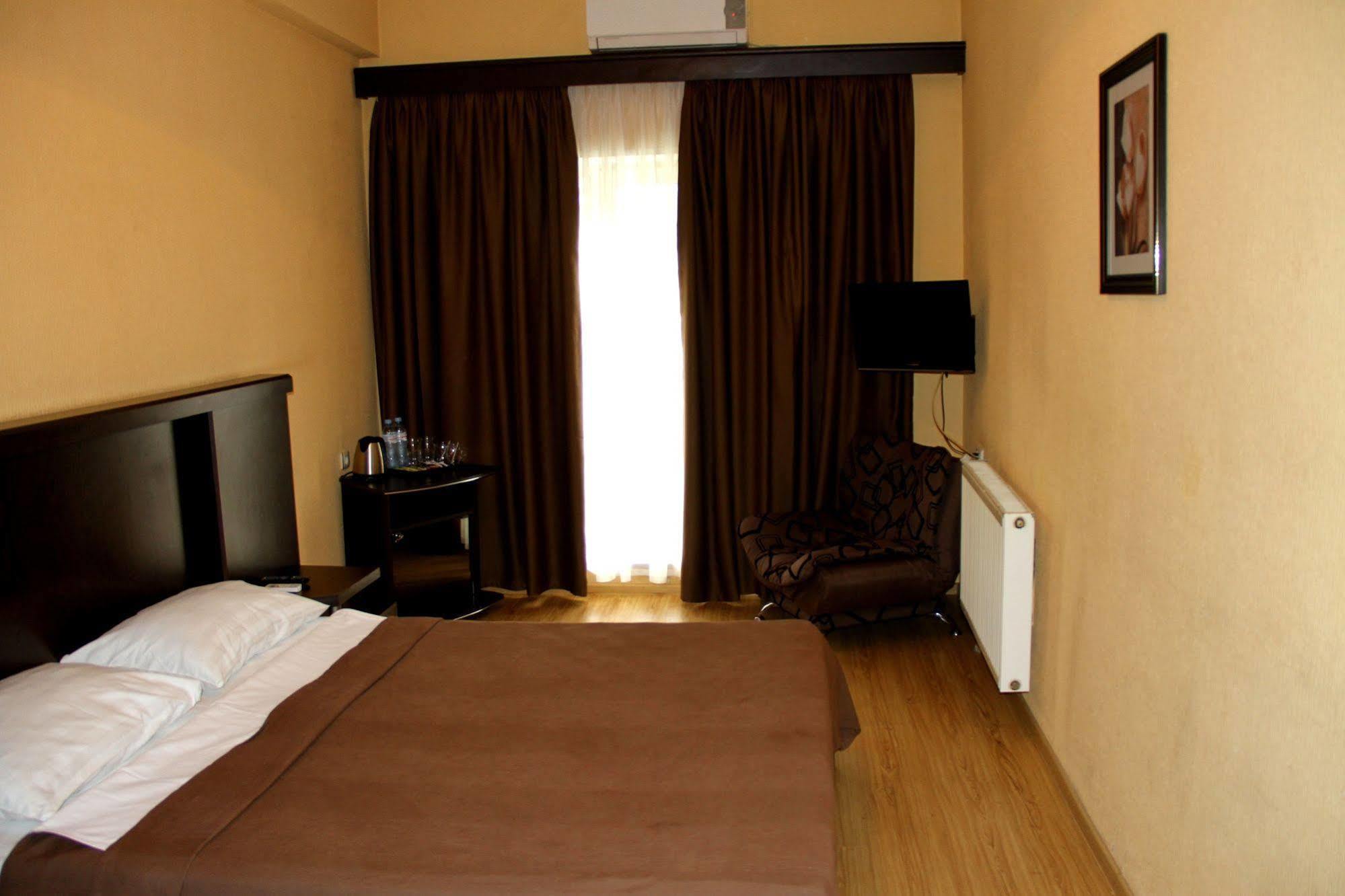 Avenue Hotel Tbilisi Exteriör bild