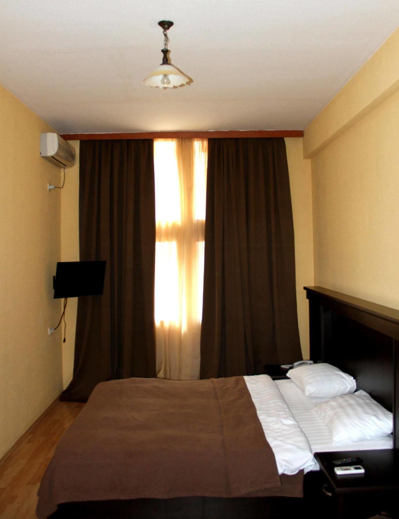 Avenue Hotel Tbilisi Exteriör bild
