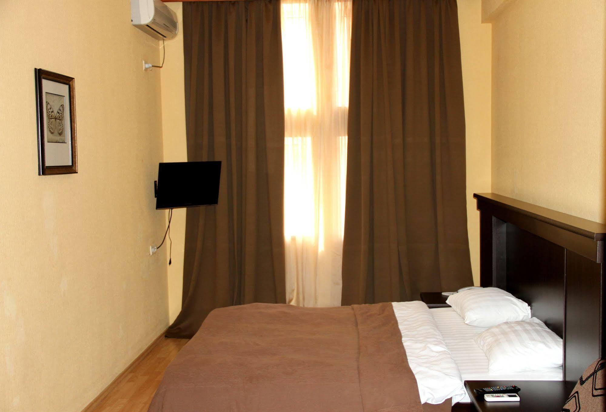 Avenue Hotel Tbilisi Exteriör bild